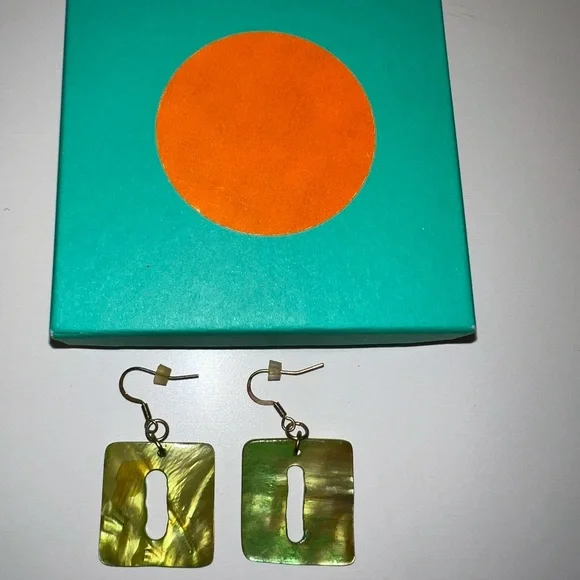 Petalura Colorful Jewelry Set with Chunky Necklace and Matching Earrings - Picture 5 of 5